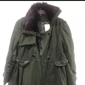 Camisa green faux fur trim trench coat size L.